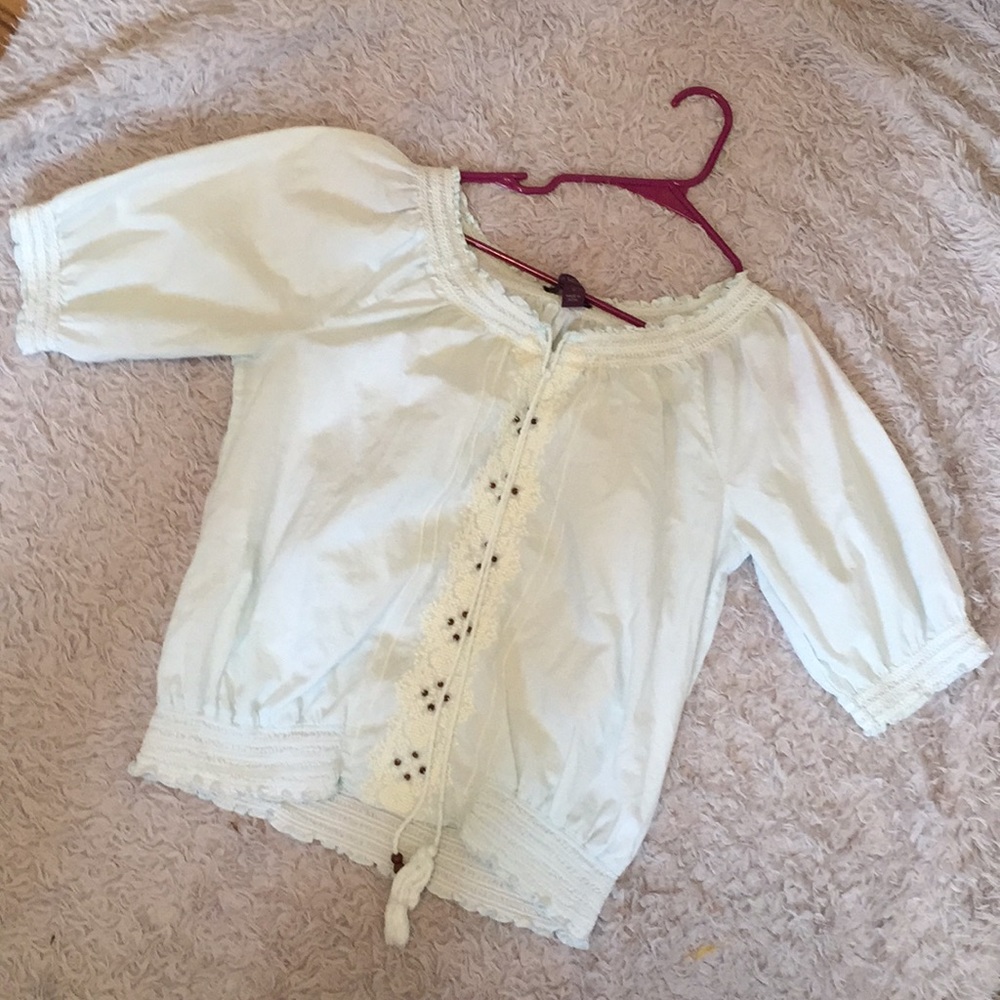 Medium Gloria Vanderbilt top in light blue